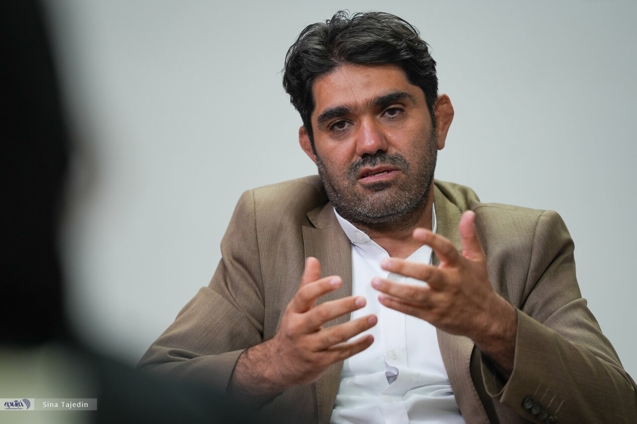 فیلترینگ یکی از سه دلیل اصلی مهاجرت است/ گوشهای «زامبی» حتی هنگام قطع اینترنت بینالملل، مهاجم هستند / «مافیا» نه، آنان «ذینفعان» فیلترینگ هستند