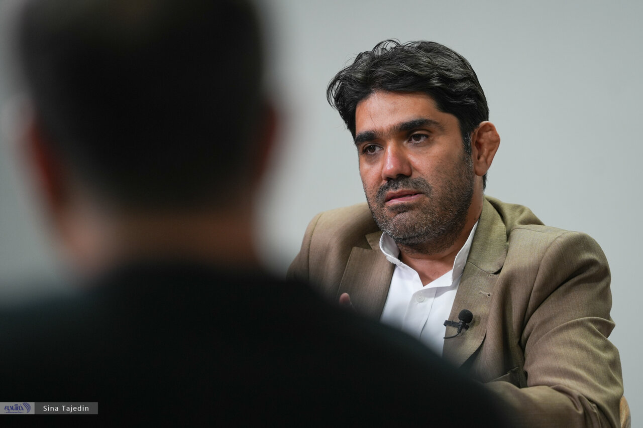 فیلترینگ یکی از سه دلیل اصلی مهاجرت است/ گوشهای «زامبی» حتی هنگام قطع اینترنت بینالملل، مهاجم هستند / «مافیا» نه، آنان «ذینفعان» فیلترینگ هستند