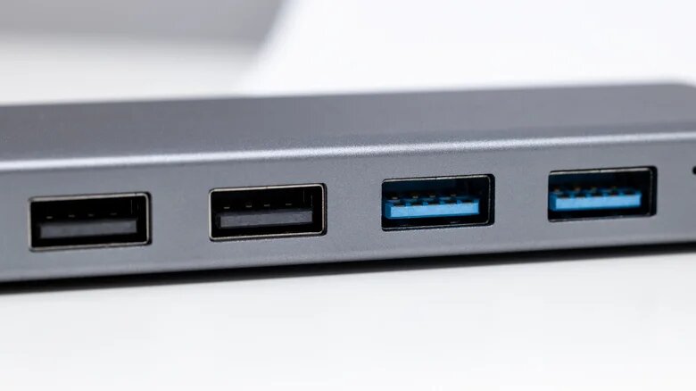علامت D کنار پورت USB به چه معنایی است؟ علامت D کنار پورت USB چه کاربردی دارد؟