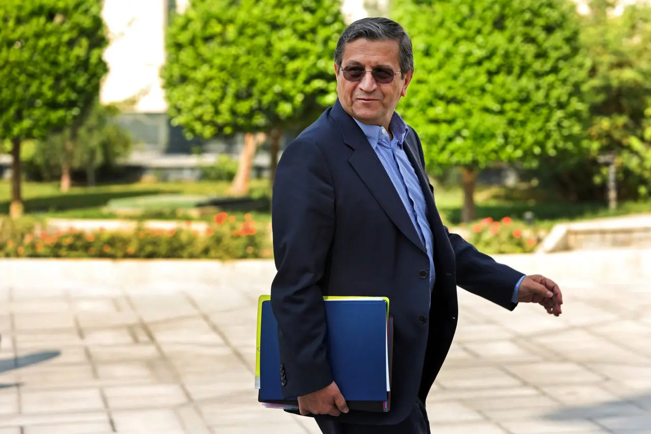 اولین اظهارات همتی به عنوان رئیس جدید بانک مرکزی: ارز ترجیحی حذف خواهد شد