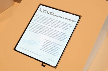 اولین نمایشگر تاشو بدون چین‌خوردگی سامسونگ به‌نمایش درآمد