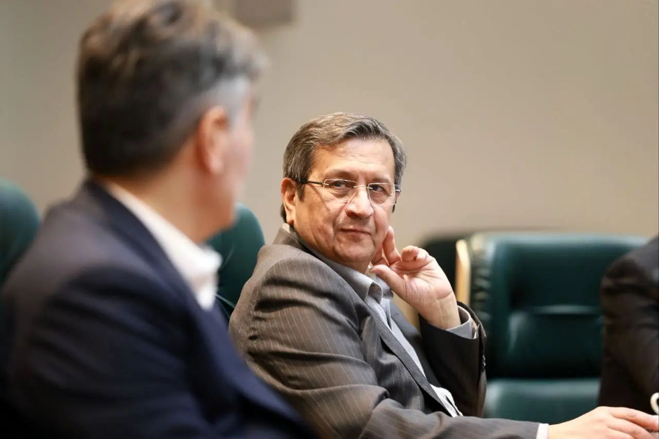 رئیس اتاق اصناف: همتی وعده داد تا یک سال آینده ارز را ثابت نگه می‌دارد