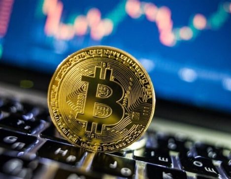 قیمت بیت‌کوین کاهشی شد/ ورود به کانال ۷۱ هزار دلار