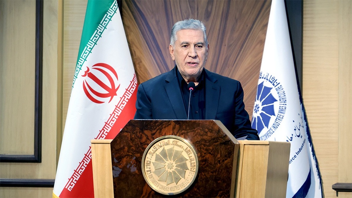 حسنزاده: فعالان اقتصادی مسیر توسعه و اقتدار ایران را ادامه میدهند حسنزاده: فعالان اقتصادی مسیر توسعه و اقتدار ایران را ادامه میدهند